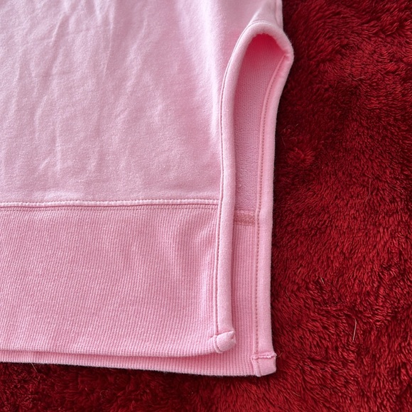 Very soft sweatshirt material,Slits on both sides at bottom. Crew neck - Picture 5 of 6